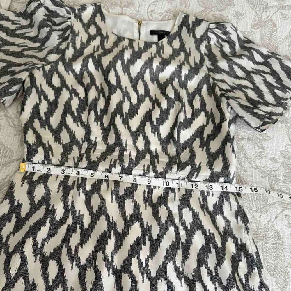 J. Crew dress in gray and cream 100% silk ikat print with cap sleeves size 4